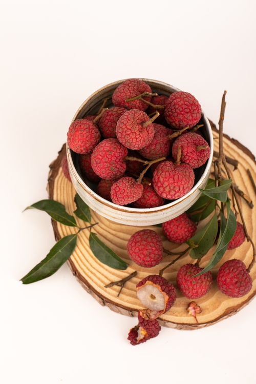 原木底垫荔枝夏季水果鲜果美食摄影图 摄影